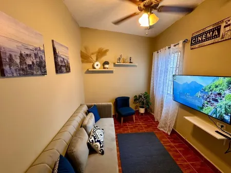 Cozy San Pedro Sula apartment with WiFi, AC, full kitchen, and comfy living room