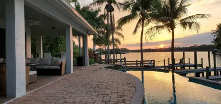 Bay of Grace -- A Boater's Paradise Fantastic Sunsets Close to I-75