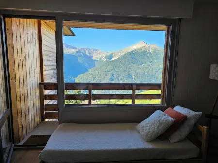 Coeur DE Station A Cote DE Toutes LES Commodites Avec UNE VUE Incroyable!