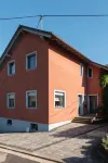 Beautiful, bright apartment right on the rocky hiking trail