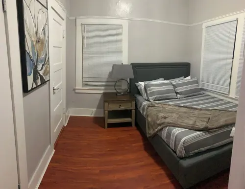 Charming 3-bedroom house with WiFi and AC in lovely Modesto