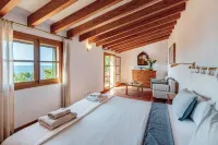 Beautiful, very private finca with astonishing sea views. 索列爾住宿飯店