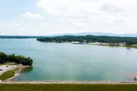 Lovely 2 BEDROOM Historic loft close to Gatlinburg, Seiverville & Pigeon Forge