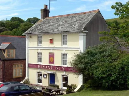 Cornish Cottage sea 100m four bedrooms Kingsand, homely & comfortable Отели в г. Торпойнт