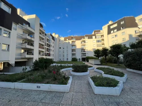 4-room apartment in Créteil with parking, private residence Hotels in Creteil