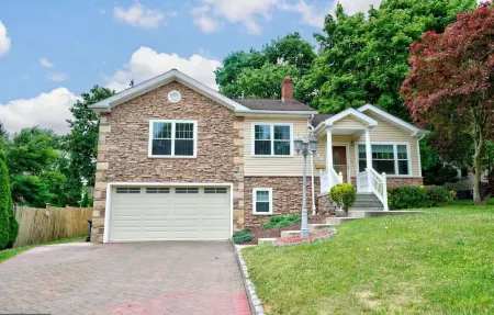 “Spacious Suite Near Princeton” with “Private Bath In The Room”