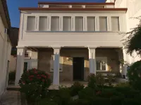 Beautiful centennial house recently restored in a privileged location. Hoteles en Villagarcía de Arosa