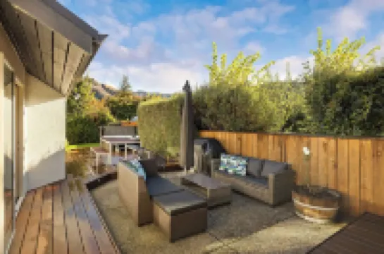 Arrowtown Family Home with spa