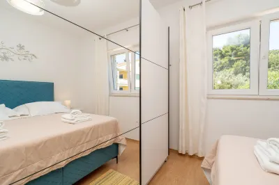 Apartment for 4 Persons, by the Sea and with Beautiful View