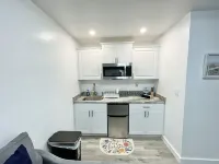Adorable studio in downtown Cape Coral, FL ! 5 minutes from the beach !!