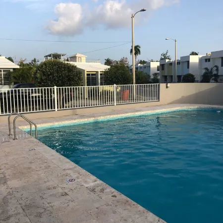 2 BR 2 Bath Walk to Beach and 3 Restaurants Bars by Blackeagle marina.