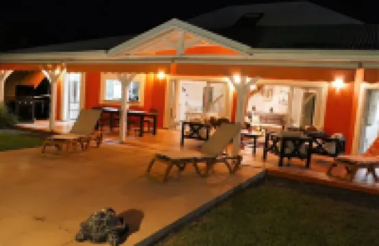 TOP-OF-THE-RANGE VILLA SAINT FRANCOIS POOL CLIM WIFI Hotels in 