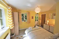 Shepherds Patch Is A Large Thatched Cottage In Thurlestone with a parking space. Hoteles en Kingsbridge