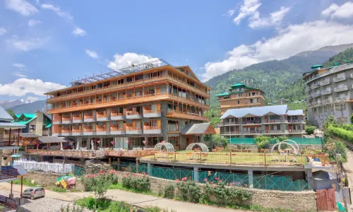 Snow Flakes Resort and Spa Centrally Heated Luxury Resort