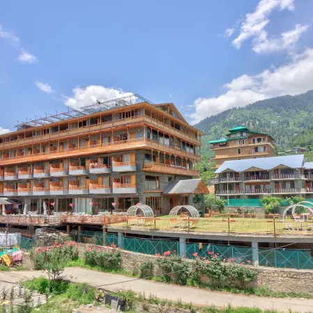 Snow Flakes Resort and Spa Centrally Heated Luxury Resort