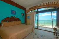 Amazing views righ over los muertos beach, steps from the beach