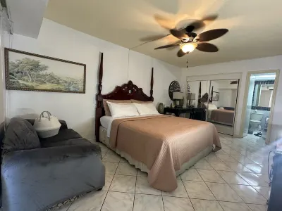Appealing 3 bedroom with Pool, Balcony and Scenic View, Kingston Waterfront.