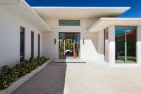 Luxury Villa - 4 Bedroom Waterfront Property