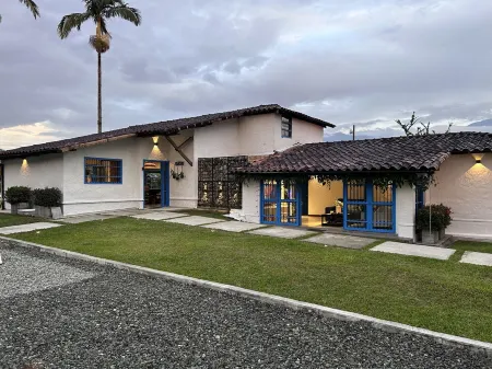 LUXURY FARM HOUSE Отели рядом с достопримечательностью «Parque del Cafe»