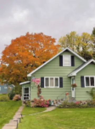 Cozy cottage by the lake