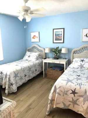 2 bedroom condo across from #1 Rated Siesta Key Beach
