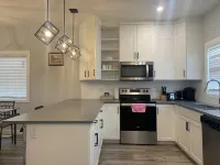Exquisite 3 BR Villa with Double Garage-King Bed