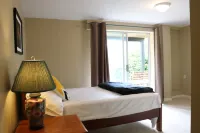 Cozy Home with Ocean and Mountain views. Family sized wth game room and deck