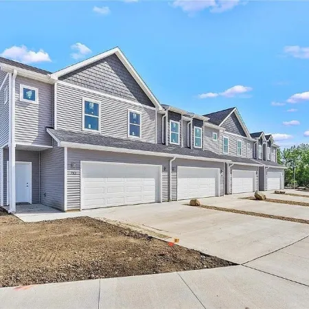 Spectacular Cedar Falls Townhome!