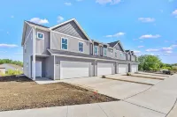 Spectacular Cedar Falls Townhome!