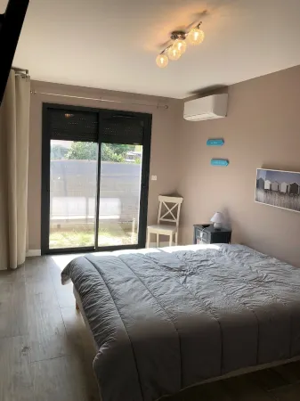 Villa of 125 m², Air conditioning, 4 bedrooms, sleeps 10, terrace, garden ... Отели рядом с достопримечательностью «Aqualand Bassin d Arcachon»