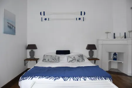 Fisherman's cottage , parking possible, 80 m from the sea, garden, 5 per, wifi Отели рядом с достопримечательностью «CORD(e)»