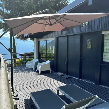 Lake Garda Tignale vacation home bungalow with pool and lake view