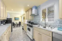 PrivateHOUSE,3Bd1king2Queen w/kitchen,patio,BBQ,Ac,free parking,Laundry &WiFi