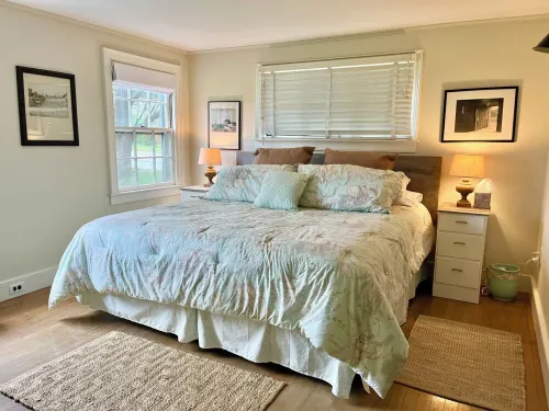 Country Farmhouse, Old Vineyard, Central AC, 2 King Beds.