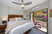 Amapas Gem! Minutes walk to Zona Romantica! Pool and 2-3 minute walk to beach! Hotels in 