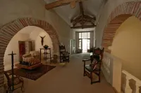 Le Manoir Saint Jean Hotels in Moissac