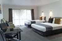 Pacific Coast Motor Lodge - ที่มีที่จอดรถ