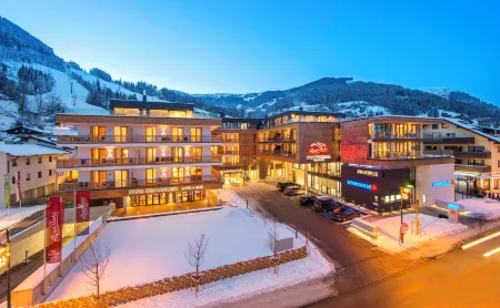 AlpenParks Hotel & Apartment Central Zell am See