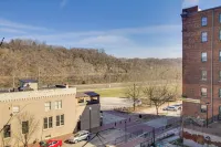 Walkable Lynchburg Condo w/ Private Balcony - 3-Star