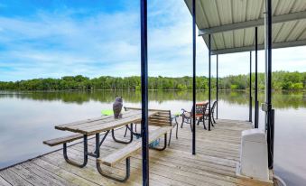Lake of the Ozarks Cabin w/ Private Dock + Kayaks