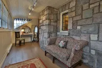 Stone Chalet Bed & Breakfast Inn Hotel di Ann Arbor