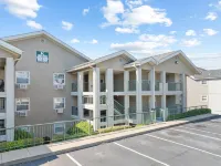 Sunset Penthouse 2 Bedroom Condo by RedAwning - Parkplatz