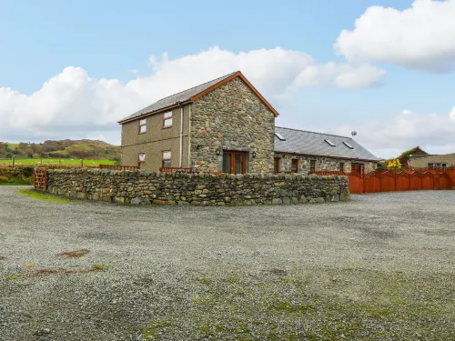 Cefn-Yr-Efail Hotels in Dolbenmaen