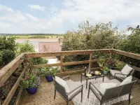 12 Brynffynnon Hotels in 