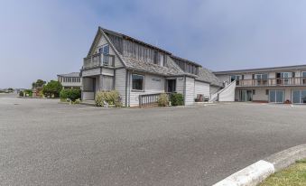 Sunset Oceanfront Lodging