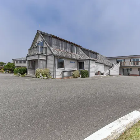 Sunset Oceanfront Lodging