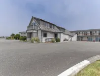 Sunset Oceanfront Lodging فنادق في باندون