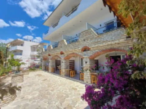 Velco BB Himara Hotels in Himare