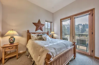 Luxury 2Br + Loft, Lodge at Kirkwood Unbeatable Location 2 Bedroom Condo by RedAwning