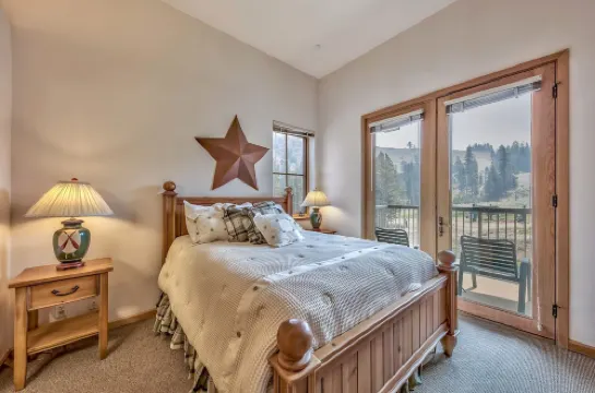 Luxury 2Br + Loft, Lodge at Kirkwood Unbeatable Location 2 Bedroom Condo by RedAwning